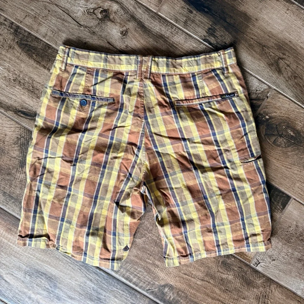 Volcom Men's Vintage Gillford Plaid Chino Skater Shorts,‎ Yellow Brown, 36
